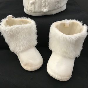 Like new NEWBORN knit cap and gently used booties